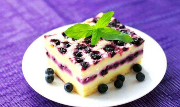 Творожная запеканка со смородиной