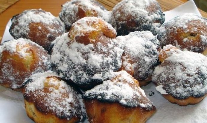 Кексы с изюмом в формочках