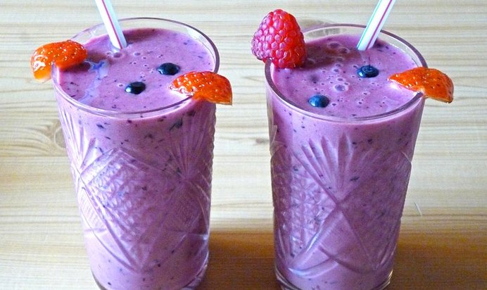 Ягодный коктейль на кефире