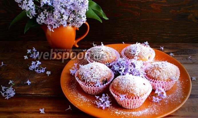 Кексы со смородиной и сыром Филадельфия