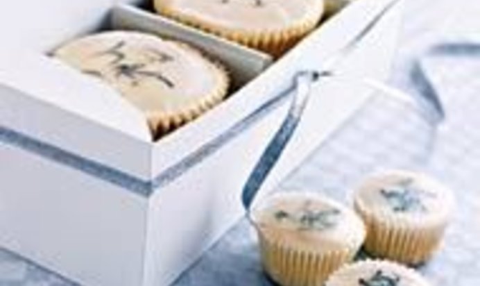 Кекс, глазированный шоколадной помадкой