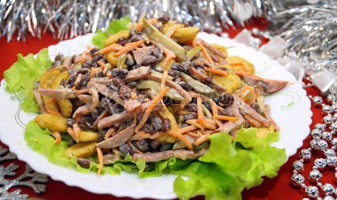 Салата с фасолью и сухариками «Одно мгновение»