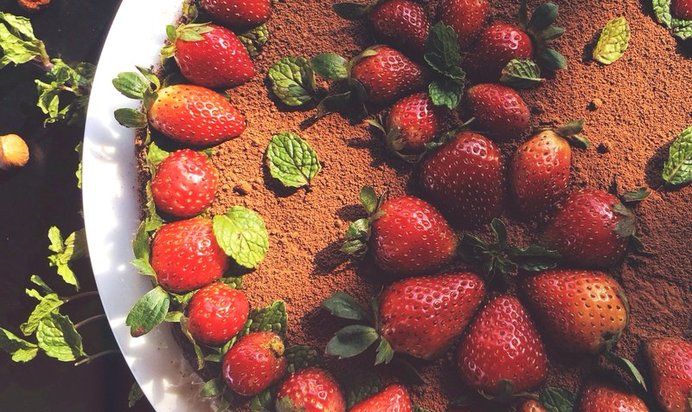 Шоколадный сыроедческий торт