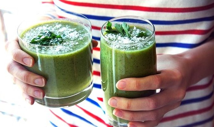 Зеленый коктейль с каперсами