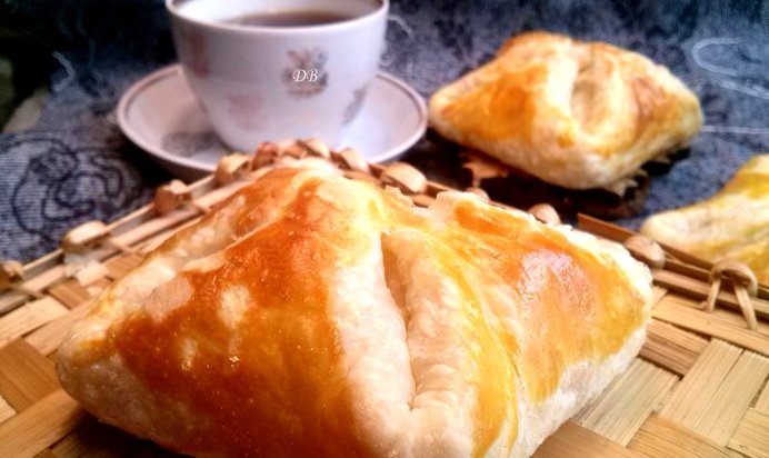 Хачапури из готового слоеного теста