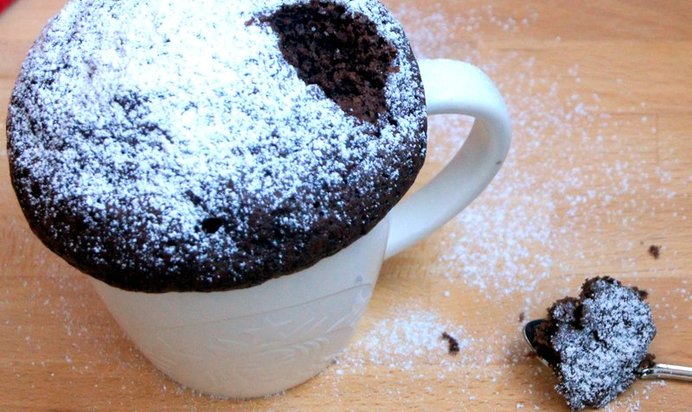 Шоколадный кекс в кружке