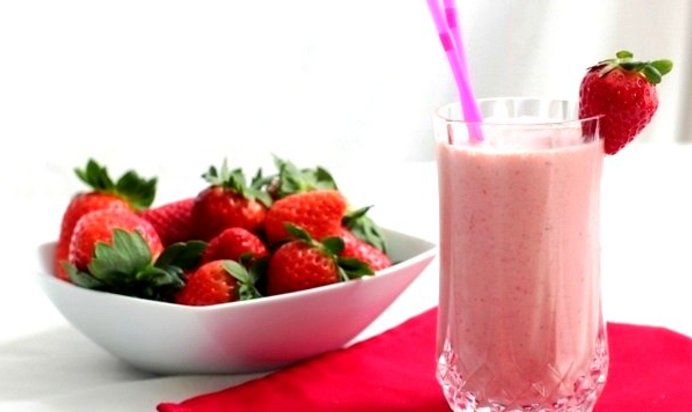 Коктейль с клубникой