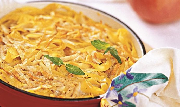 Запеканка из лапши с морковью и яблоками