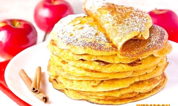 Тыквенно-яблочные блины с корицей