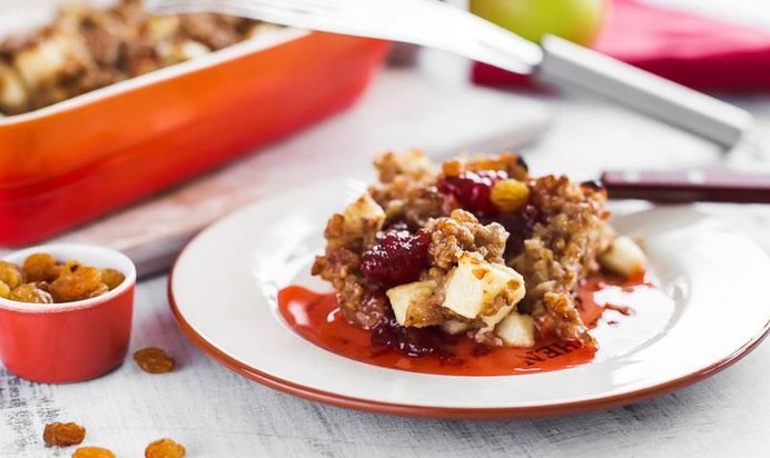 Постная гречневая запеканка с яблоками и изюмом