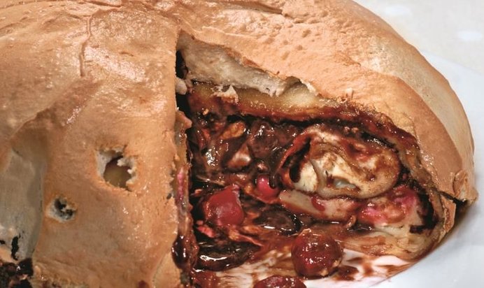 Блинный пирог с вишней и шоколадом