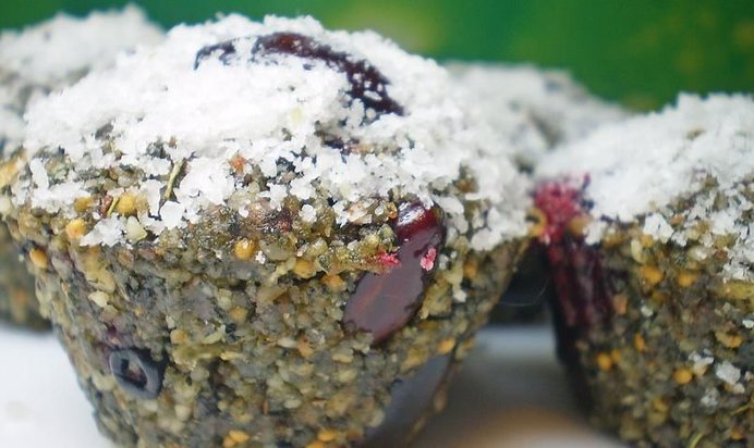 Ореховые маффины с ягодами