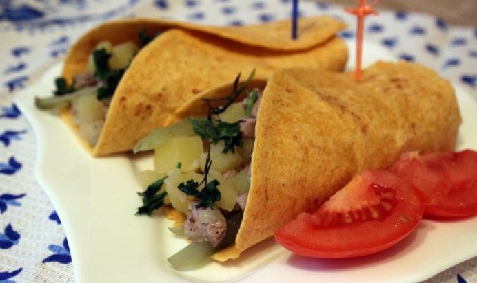 Лепешки тортилья с картофелем и свининой