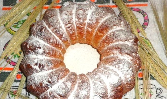 Дрожжевой кекс с изюмом