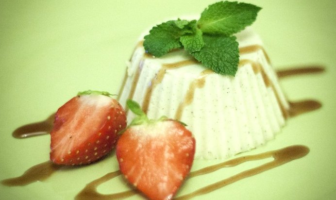 Панна-котта с карамельным сиропом