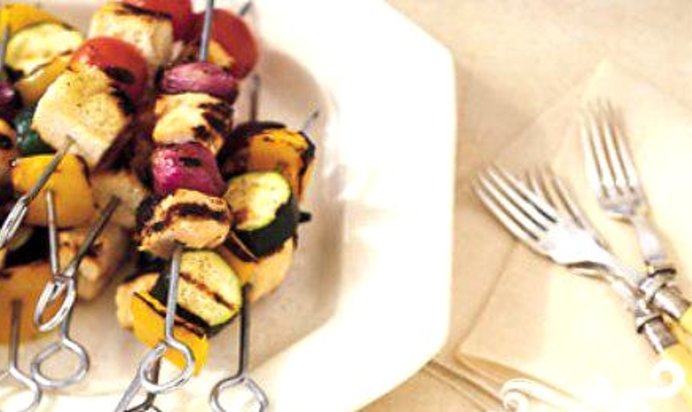 Куриный шашлык с луком и цуккини