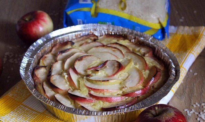 Творожно-рисовая запеканка с яблоками и ягодами годжи