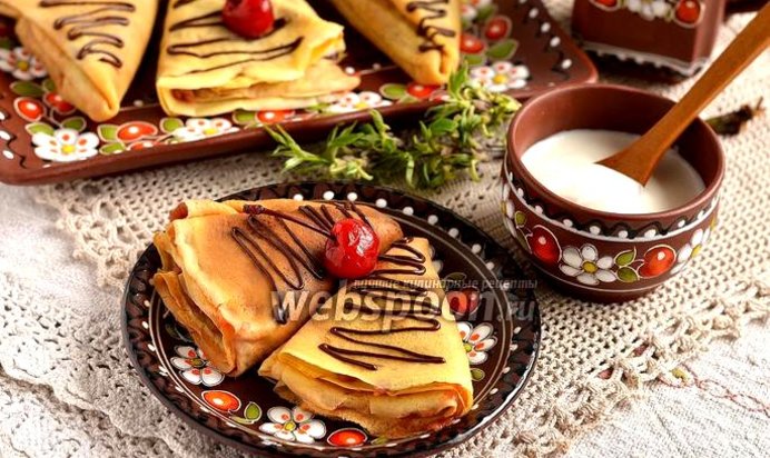 Молочные блины с яблочно-вишнёвой начинкой