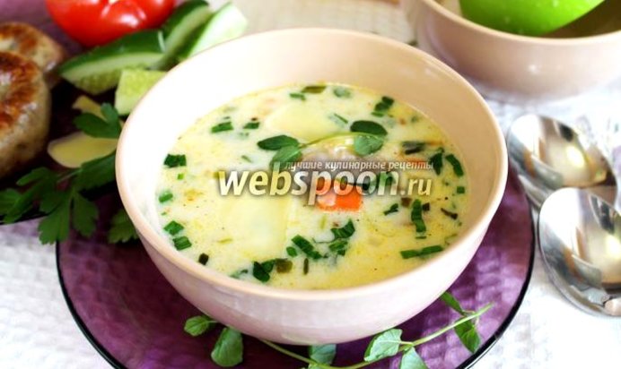 Сырный суп с домашними колбасками и черемшой