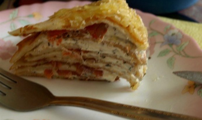 Блинный пирог с форелью