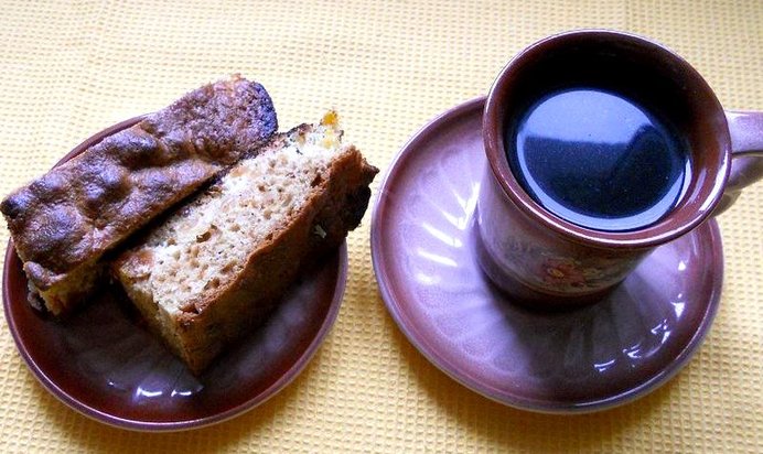 Кекс на киселе с изюмом и курагой