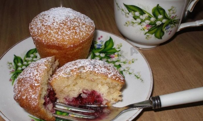 Кокосовые маффины с вишней