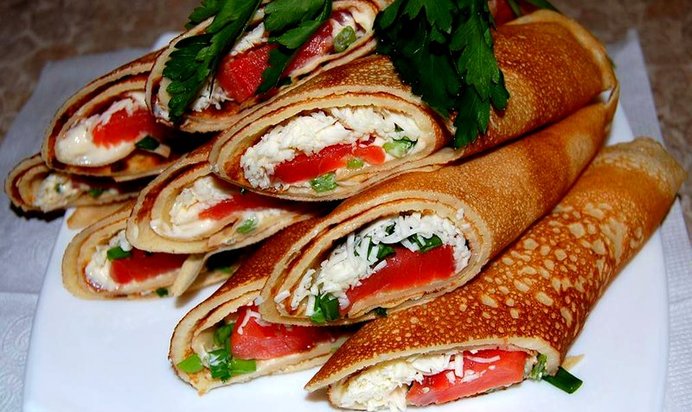 Блинчики с моцареллой и красной рыбой