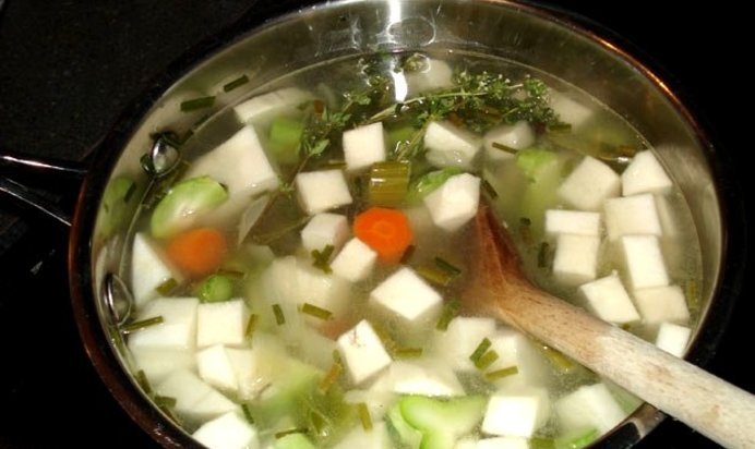 Бульон с сельдереем