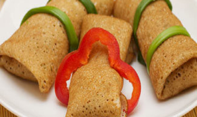 Ажурные закусочные блинчики с сельдью