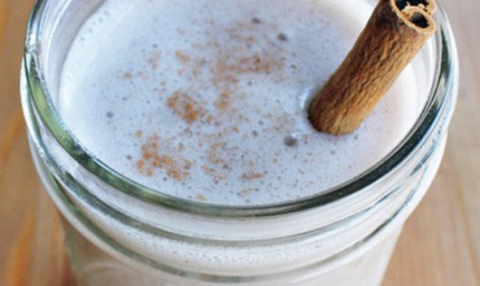 Миндальное молоко с корицей