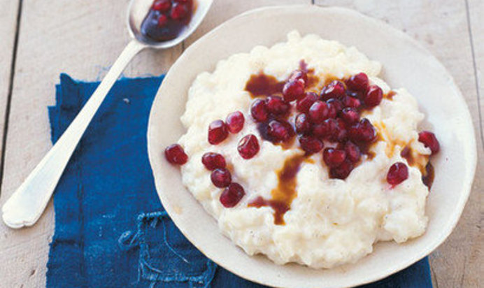 Рисовая каша с гранатовым сиропом