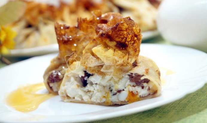 Блинные узелки с творожной начинкой