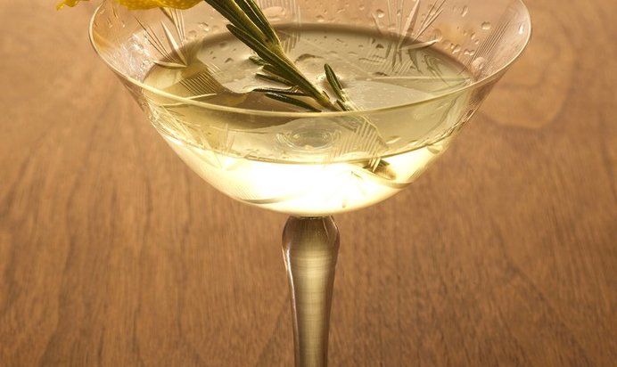 Коктейль «Копченый мартини» (Smoky Martini)