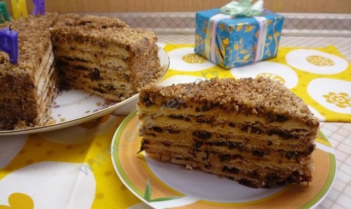 Торт с грецкими орехами и черносливом