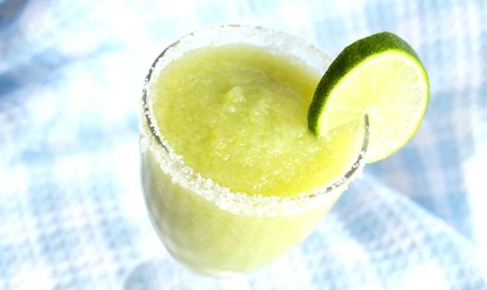 Коктейль из яблока и сельдерея