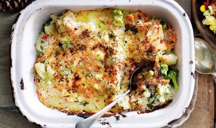 Запеканка с морковью, цветной капустой, брокколи и горчицей