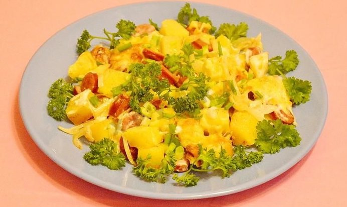 Картофельная запеканка с сосисками и сыром в духовке