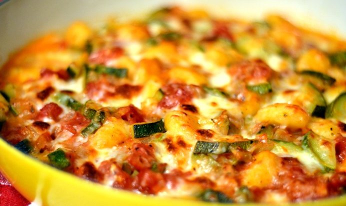 Кабачки, запеченные в духовке с овощами