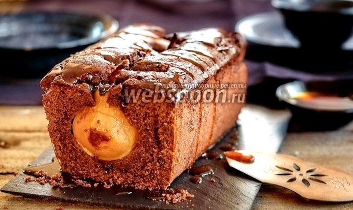 Шоколадно-грушевый кекс из полбяной муки с карамелью