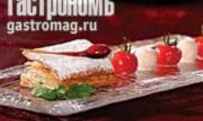 Торт Наполеон с базиликом и помидорами конфи в специях