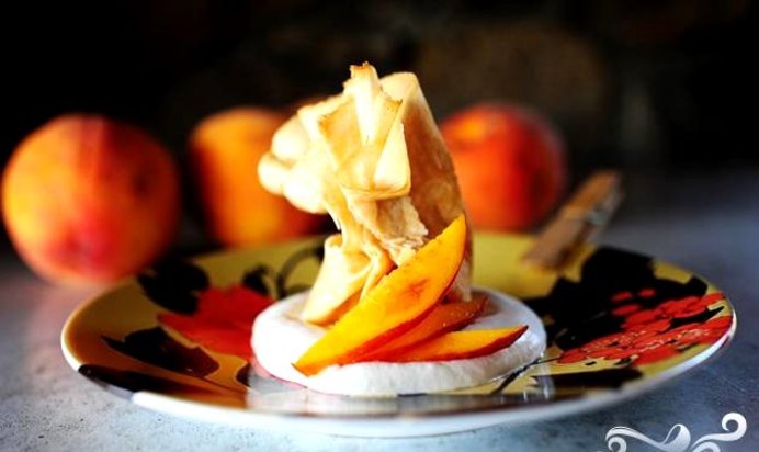 Блинчики с персиковой начинкой