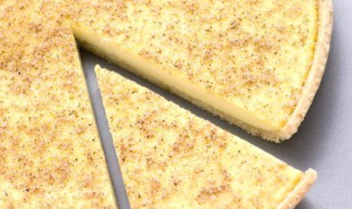 Творожная запеканка с курагой и изюмом