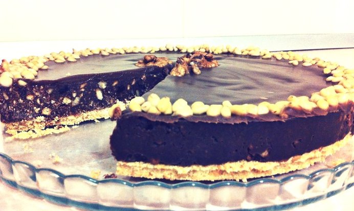 Шоколадно-ореховый торт из печенья