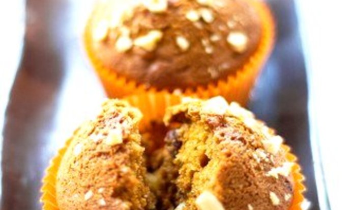 Маффины с грецкими орехами и джемом