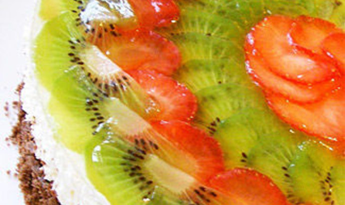 Шоколадно-творожный торт с фруктами