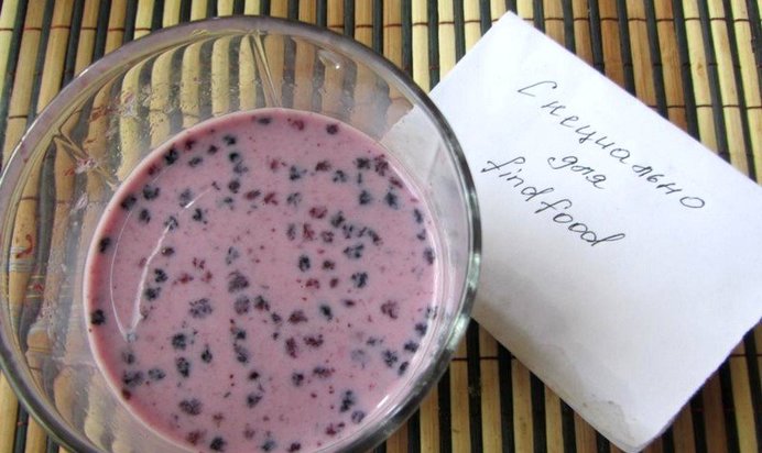 Молоко с ежевикой