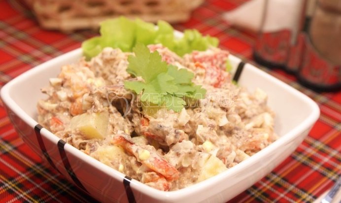 Салат с тунцом