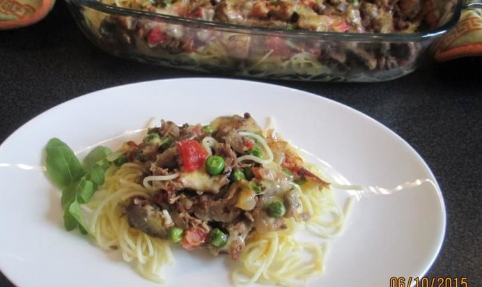 Запеканка из овощей с говядиной и спагетти