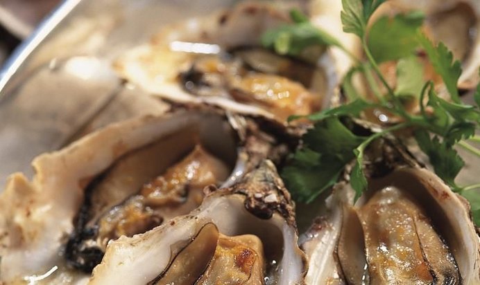 Шоколадный кекс с вишней