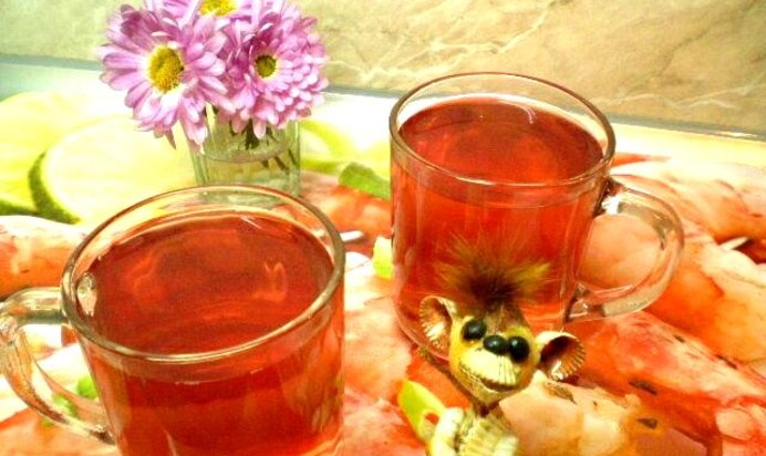 Айвовый компот с черной смородиной